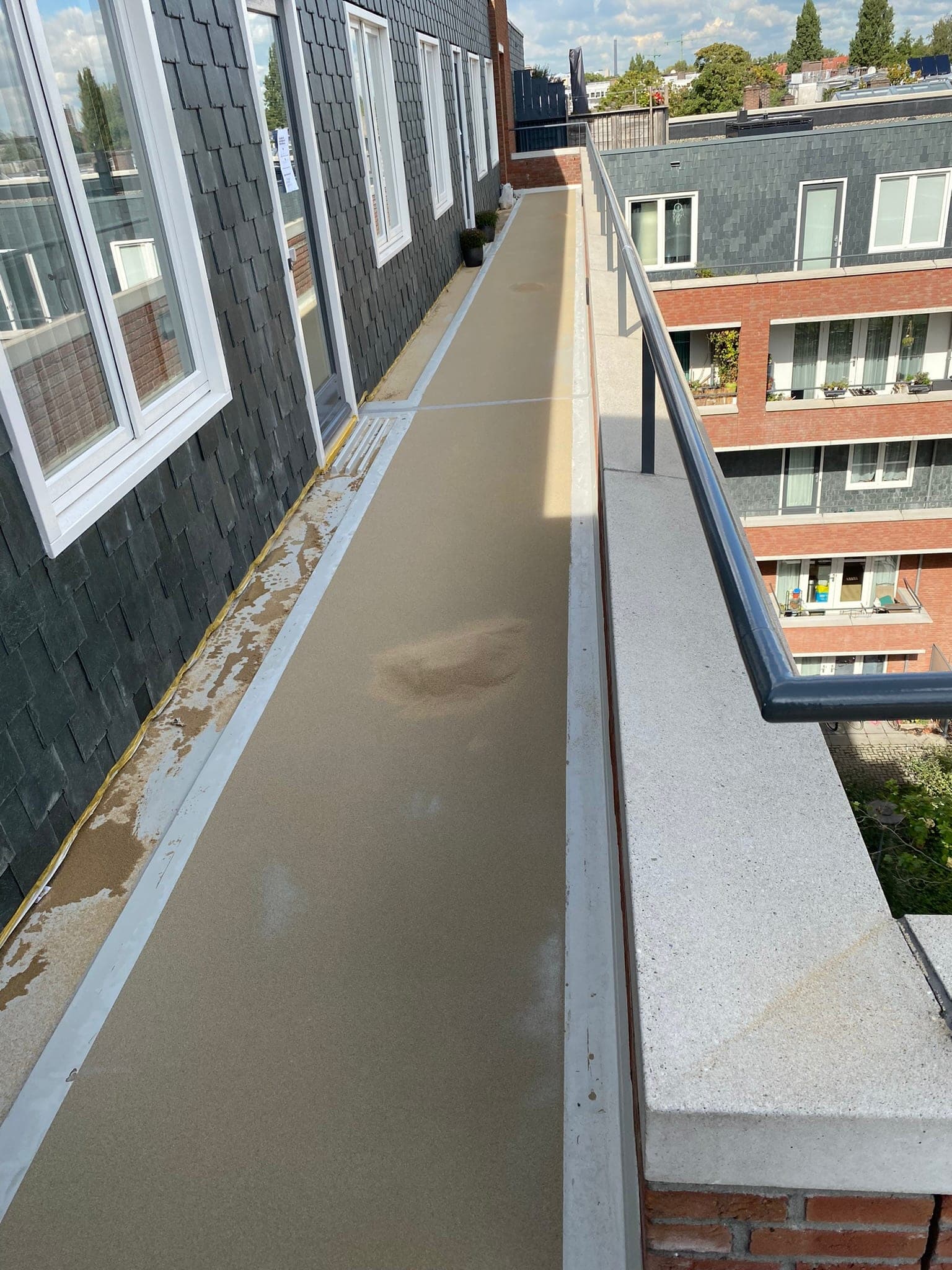 Galerijvloeren van een flatgebouw in Amsterdam