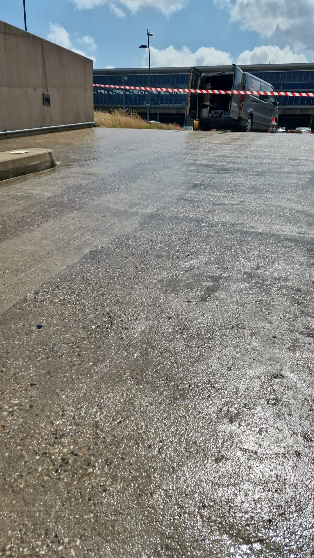Slijtlaag op de hellingbaan van een parkeergarage in Rotterdam